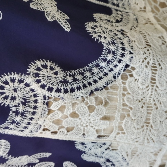 Indigo threads Co enbroidery blouse, navy blue with cream enbroidery. Size XS - Picture 3 of 9